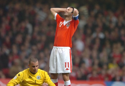 28.03.07 - Wales v San Marino - UEFA Euro 2008 Qualifying Group D - Wales' Ryan Giggs shows his frustration at a missed chance 