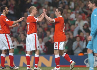 28.03.07 - Wales v San Marino - UEFA Euro 2008 Qualifying Group D - Wales' Jason Koumas celebrates scoreing from the penalty spot with Ryan Giggs(L) and  David Cotterill(C) 