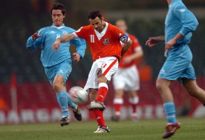 28.03.07 - Wales v San Marino - UEFA Euro 2008 Qualifying Group D - Wales' Ryan Giggs shoots at goal 