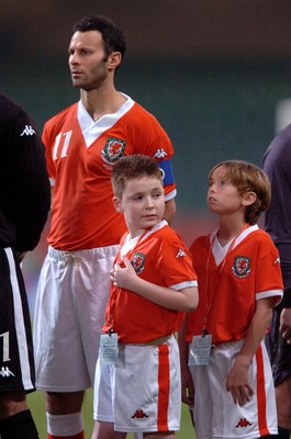 28.03.07 - Wales v San Marino - UEFA Euro 2008 Qualifying Group D - Wales' Ryan Giggs stands with mascots 