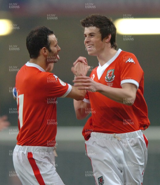 28.03.07 - Wales v San Marino - UEFA Euro 2008 Qualifying Group D - Wales' Gareth Bale celebrates his goal with Ryan Giggs 