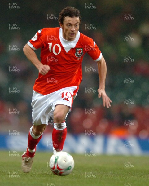 28.03.07 - Wales v San Marino - UEFA Euro 2008 Qualifying Group D - Wales' Simon Davies 