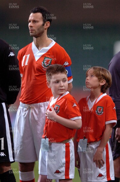 28.03.07 - Wales v San Marino - UEFA Euro 2008 Qualifying Group D - Wales' Ryan Giggs stands with mascots 
