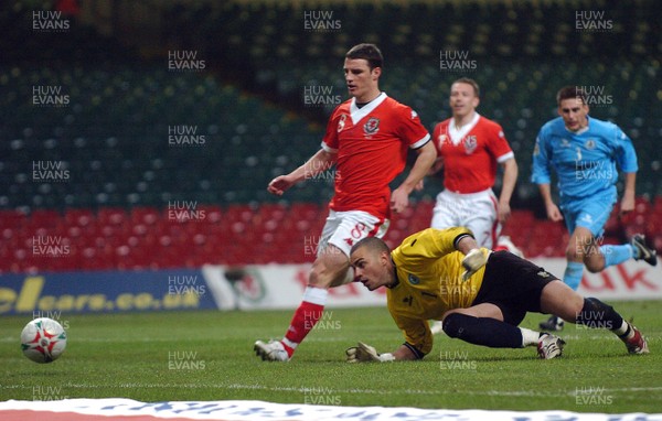 28.03.07 - Euro 2008 Qualifier Wales v San Marino Wales Jason Koumas strokes home his saved penalty to claim his sides third goal 