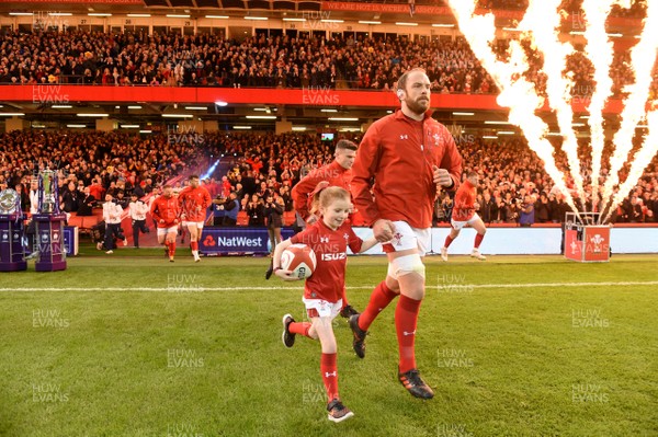 030218 - Wales v Scotland - NatWest 6 Nations 2018 - Alun Wyn Jones of Wales leads out his side