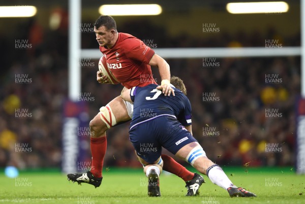 030218 - Wales v Scotland - NatWest 6 Nations 2018 - Aaron Shingler of Wales is tackled by Jonny Gray of Scotland