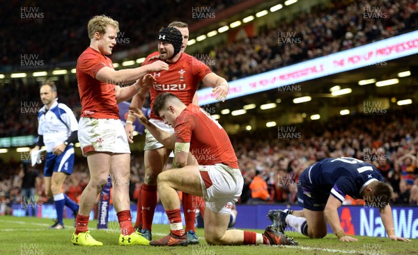 030218 - Wales v Scotland - NatWest 6 Nations 2018 - Steff Evans of Wales celebrates his try