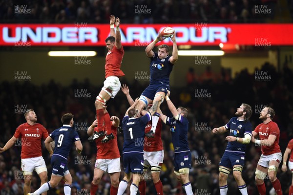 030218 - Wales v Scotland - NatWest 6 Nations 2018 - Jonny Gray of Scotland takes line out ball