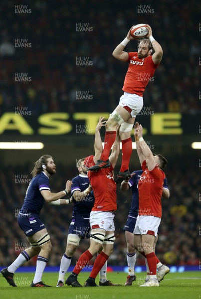 030218 - Wales v Scotland - Natwest 6 Nations - Alun Wyn Jones of Wales wins the line out