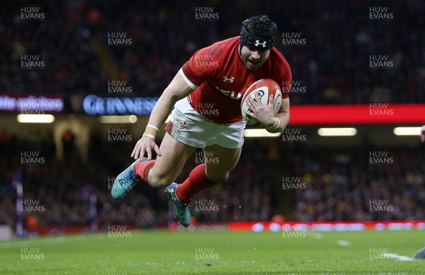 030218 - Wales v Scotland - Natwest 6 Nations - Leigh Halfpenny of Wales dives over to score a try