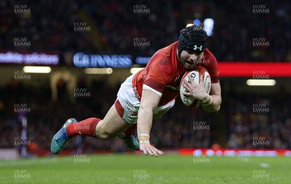 030218 - Wales v Scotland - Natwest 6 Nations - Leigh Halfpenny of Wales dives over to score a try
