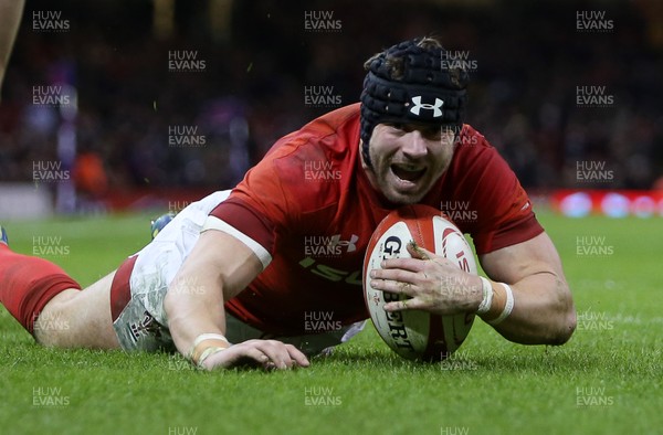 030218 - Wales v Scotland - Natwest 6 Nations - Leigh Halfpenny of Wales celebrates scoring a try