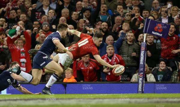 030218 - Wales v Scotland - Natwest 6 Nations - Steff Evans of Wales dives over to score a try