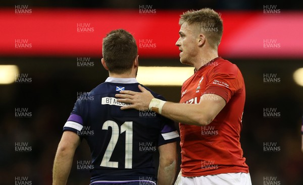030218 - Wales v Scotland - Natwest 6 Nations - Greig Laidlaw of Scotland and Gareth Anscombe of Wales shake hands at full time