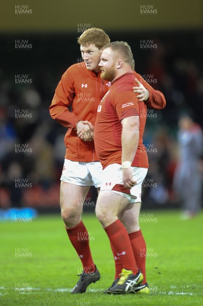 030218 - Wales v Scotland - NatWest 6 Nations - Rhys Patchell shakes hands with Samson Lee