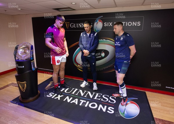 030224 - Wales v Scotland - Guinness 6 Nations 2024 - Captains Dafydd Jenkins of Wales and Finn Russell of Scotland with Referee Ben O�Keeffe at the coin toss