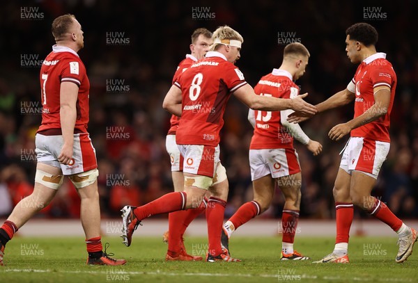 030224 - Wales v Scotland - Guinness 6 Nations 2024 - Aaron Wainwright of Wales celebrates scoring a try with team mates