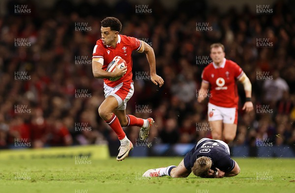 030224 - Wales v Scotland - Guinness 6 Nations 2024 - Rio Dyer of Wales skips past Kyle Steyn of Scotland 