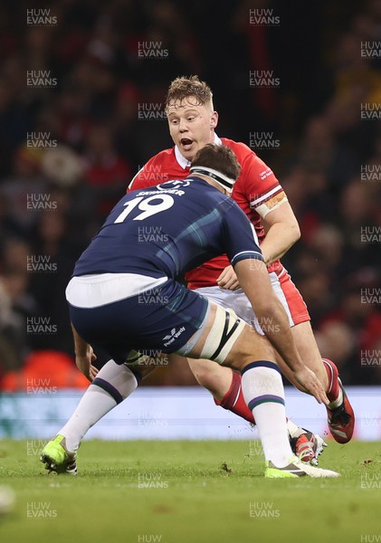 030224 - Wales v Scotland, Guinness Six Nations 2024 - Sam Costelow of Wales takes on Sam Skinner of Scotland