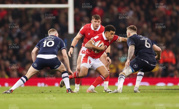 030224 - Wales v Scotland, Guinness Six Nations 2024 - Rio Dyer of Wales takes on Finn Russell of Scotland  and Luke Crosbie of Scotland
