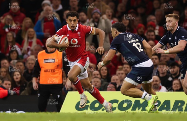 030224 - Wales v Scotland, Guinness Six Nations 2024 - Rio Dyer of Wales takes on Sione Tuipulotu of Scotland