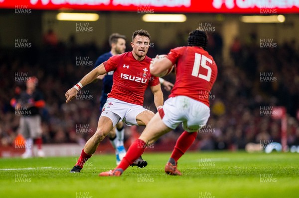 031118 - Wales v Scotland, Under Armour Series - Luke Morgan of Wales passes the ball to Leigh Halfpenny of Wales  