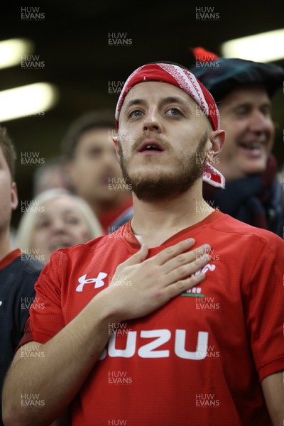 031118 - Wales v Scotland - Under Armour Series - Wales fans sing the anthem