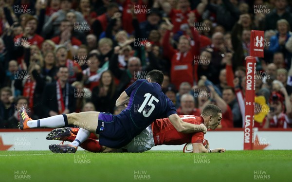031118 - Wales v Scotland - Under Armour Series - George North of Wales drags the ball over the line to score a try