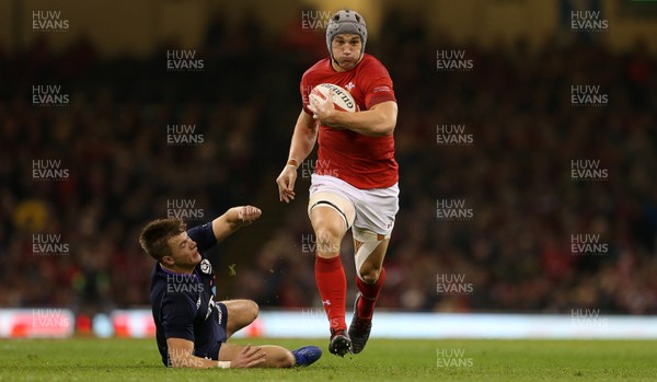 031118 - Wales v Scotland - Under Armour Series - Jonathan Davies of Wales breaks away to score a try