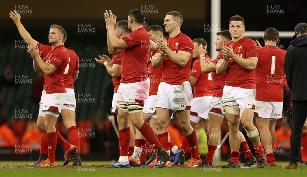031118 - Wales v Scotland - Under Armour Series - Wales  thank the fans at full time