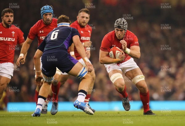 031118 - Wales v Scotland, Under Armour Series 2018 - Dan Lydiate of Wales takes on Jamie Ritchie of Scotland
