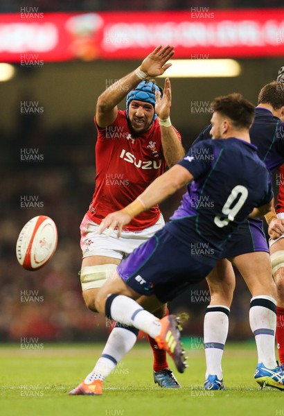 031118 - Wales v Scotland, Under Armour Series 2018 - Justin Tipuric of Wales looks to charge down the kick from Ali Price of Scotland