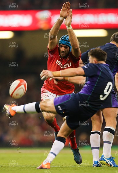 031118 - Wales v Scotland, Under Armour Series 2018 - Justin Tipuric of Wales looks to charge down the kick from Ali Price of Scotland