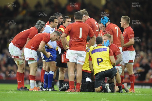 031118 - Wales v Scotland - Under Armour Series -  Ross Moriarty of Wales receives treatment for an injury while his team mates huddle
