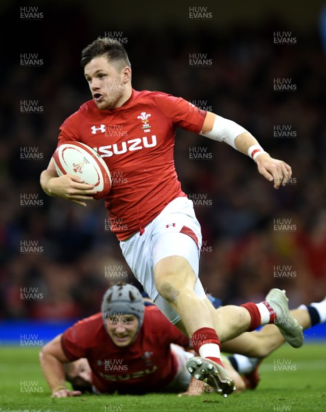 031118 - Wales v Scotland - Under Armour Series - Steff Evans of Wales gets into space