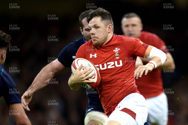 031118 - Wales v Scotland - Under Armour Series - Steff Evans of Wales gets into space