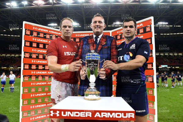 031118 - Wales v Scotland - Under Armour Series - Alun Wyn Jones of Wales receives the Doddie Weir Cup from Doddie Weir with Stuart McInally of Scotland
