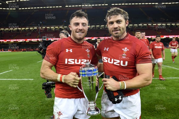 031118 - Wales v Scotland - Under Armour Series - Luke Morgan and Leigh Halfpenny with the Doddie Weir Cup at the end of the game