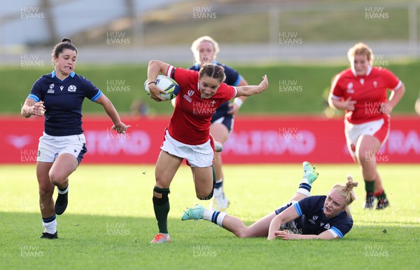 091022 - Wales v Scotland, Women’s Rugby World Cup 2021 Pool A - Jasmine Joyce of Wales looks to break for the try line
