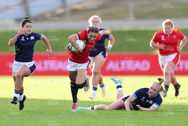 091022 - Wales v Scotland, Women’s Rugby World Cup 2021 Pool A - Jasmine Joyce of Wales looks to break for the try line