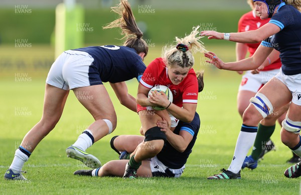 091022 - Wales v Scotland, Women’s Rugby World Cup 2021 Pool A - Alex Callender of Wales crashes into the Scotland defence