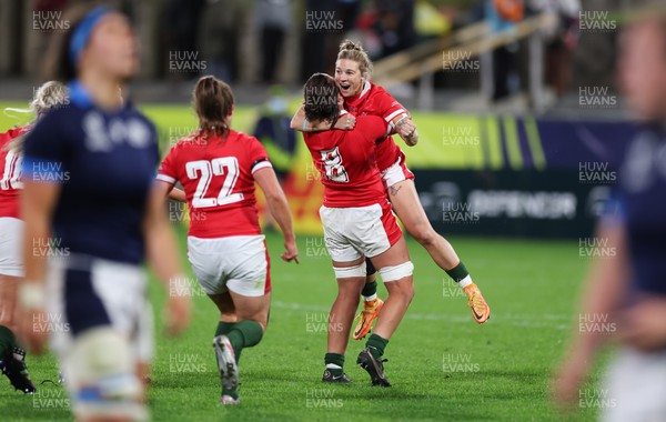091022 - Wales v Scotland, Women’s Rugby World Cup 2021 Pool A - Keira Bevan of Wales celebrates after she kicks the winning penalty