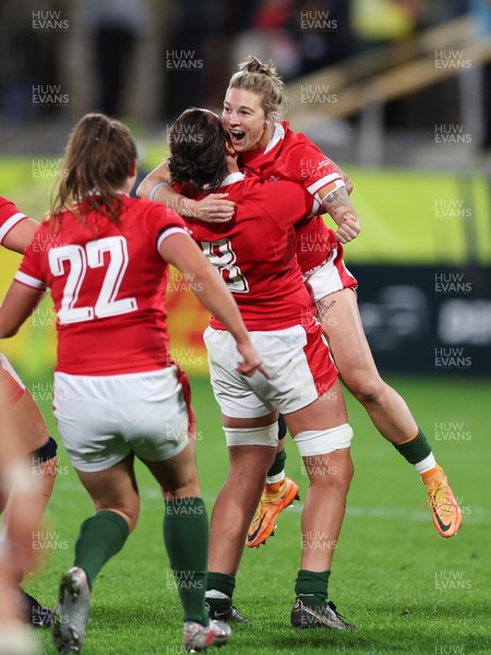 091022 - Wales v Scotland, Women’s Rugby World Cup 2021 Pool A - Keira Bevan of Wales celebrates after she kicks the winning penalty