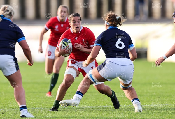 091022 - Wales v Scotland, Women’s Rugby World Cup 2021 Pool A - Sioned Harries of Wales takes on Rachel Malcolm of Scotland