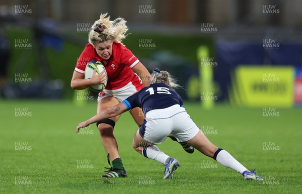 091022 - Wales v Scotland, Women’s Rugby World Cup 2021 Pool A - Alex Callender of Wales takes on Chloe Rollie of Scotland