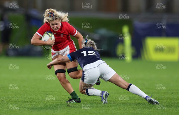 091022 - Wales v Scotland, Women’s Rugby World Cup 2021 Pool A - Alex Callender of Wales takes on Chloe Rollie of Scotland