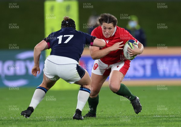 091022 - Wales v Scotland, Women’s Rugby World Cup 2021 Pool A - Cerys Hale of Wales takes on Leah Bartlett of Scotland