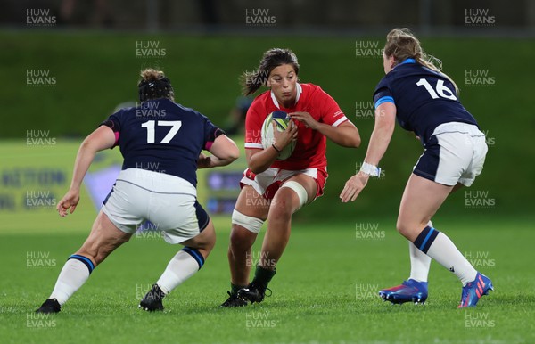 091022 - Wales v Scotland, Women’s Rugby World Cup 2021 Pool A - Sioned Harries of Wales takes on Leah Bartlett of Scotland and Jodie Rettie of Scotland