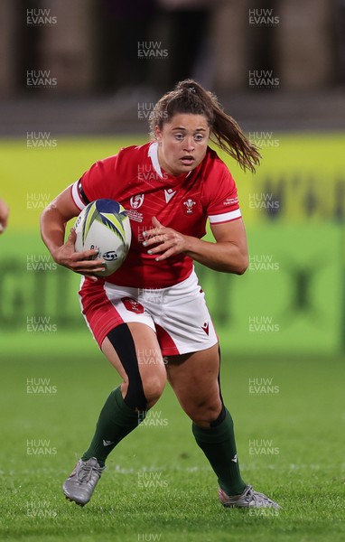 091022 - Wales v Scotland, Women’s Rugby World Cup 2021 Pool A - Robyn Wilkins of Wales
