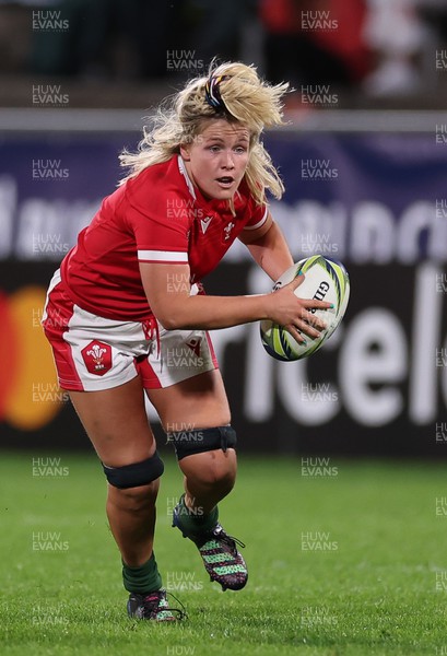 091022 - Wales v Scotland, Women’s Rugby World Cup 2021 Pool A - Alex Callender of Wales